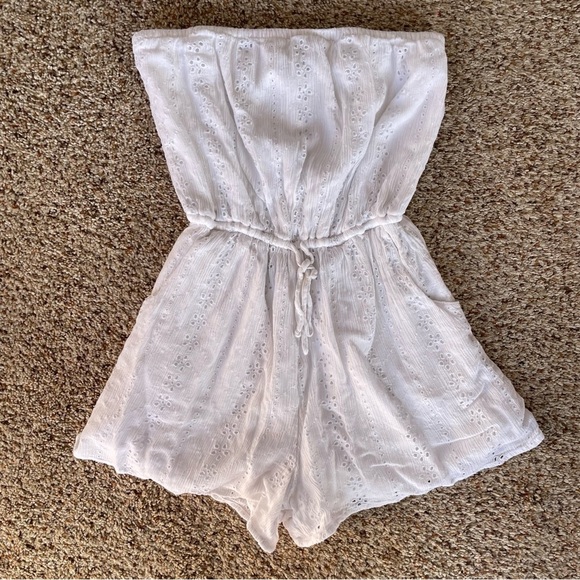 Hollister White Eyelet Girls Romper. Size XS - Picture 1 of 8
